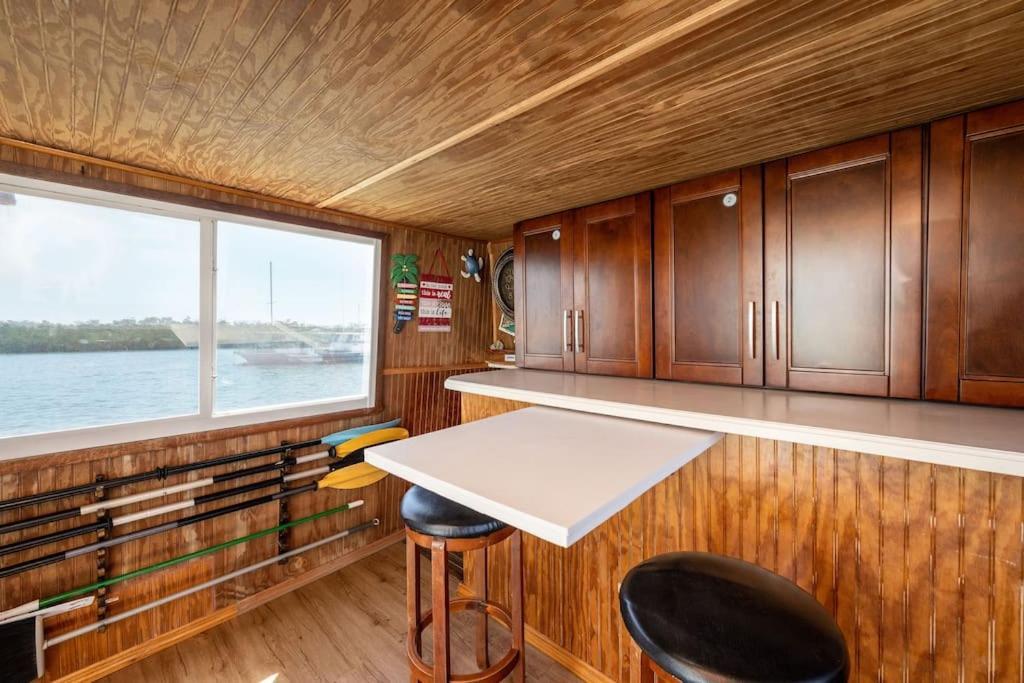 Beautiful Houseboat In Key West Hotel Exterior photo