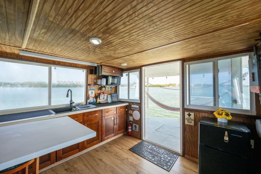Beautiful Houseboat In Key West Hotel Exterior photo